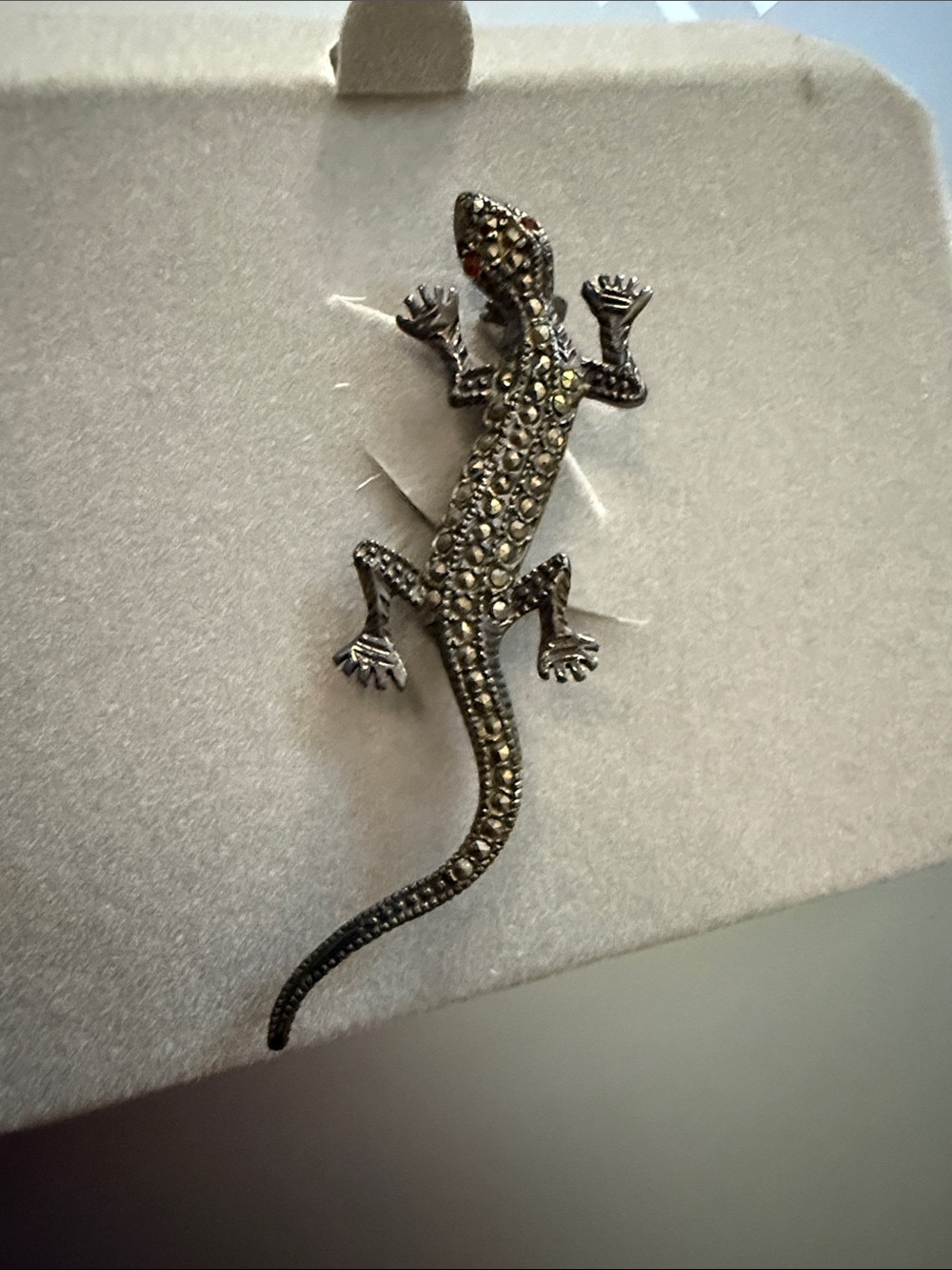 Goth/vintage looking  Lizard Broach  - Black Metallic
